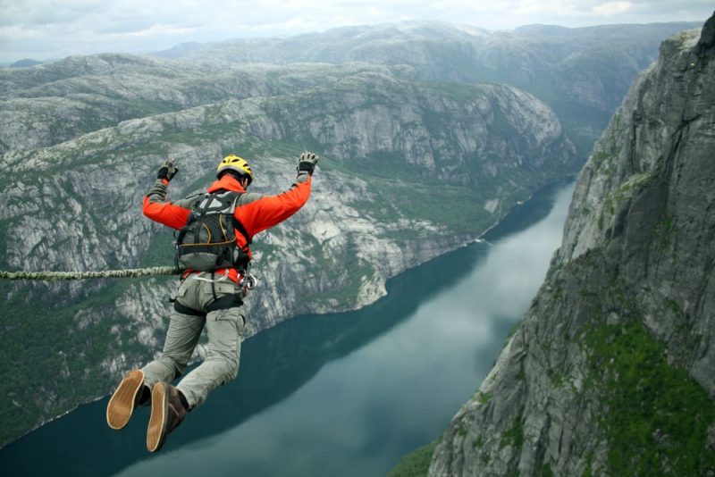 salto de bangee jumping extremo