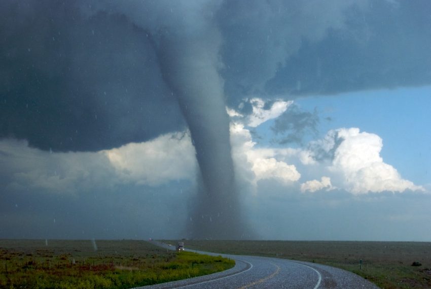 Tornado. Desastres naturales.