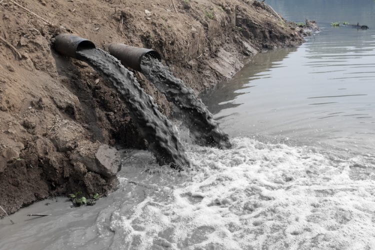 Contaminación industrial del agua