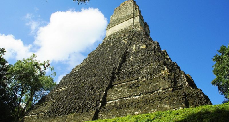 tikal - centro ceremonial maya